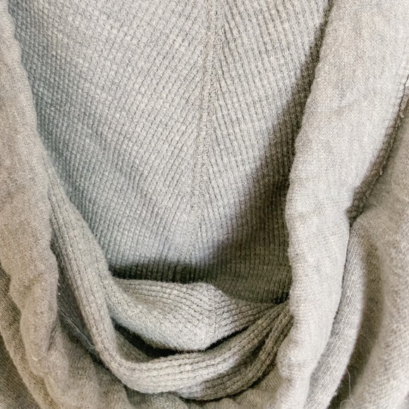 UCLA bear sweatshirt size small - Picture 6 of 10